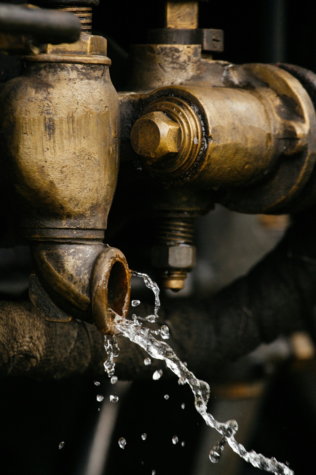 Water drop on brass pipe for Epo-Weld™ high emissive ceramic coating heating tube and heat exchanger applications
